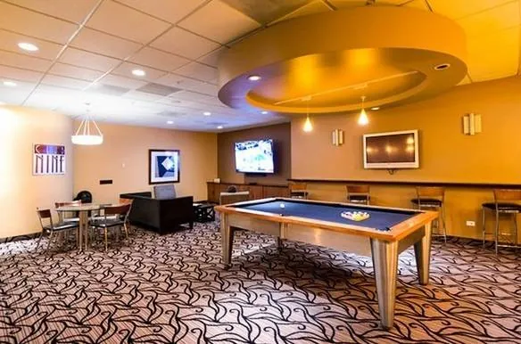 Grand Plaza club floor — Club Nine lounge with billiards, the 9th-floor amenity level at 545 N Dearborn, Chicago